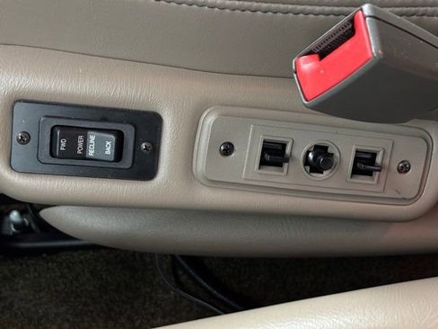 Used 2019 GMC Savana 2500 RWD image 36