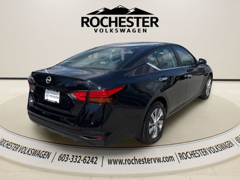 Used 2024 Nissan Altima 2.5 S FWD image 6