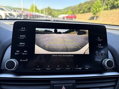 Used 2019 Honda Accord LX image 7