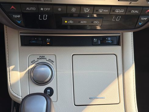 Used 2016 Lexus ES 350 w/ Premium Package w/Wood Trim FWD image 43