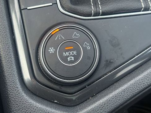 Used 2024 Volkswagen Tiguan SE R-Line image 25