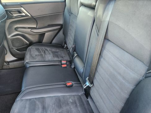 Used 2024 Mitsubishi Outlander SE image 18