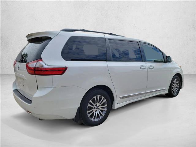 Used 2019 Toyota Sienna XLE w/ XLE Navigation Package FWD image 5