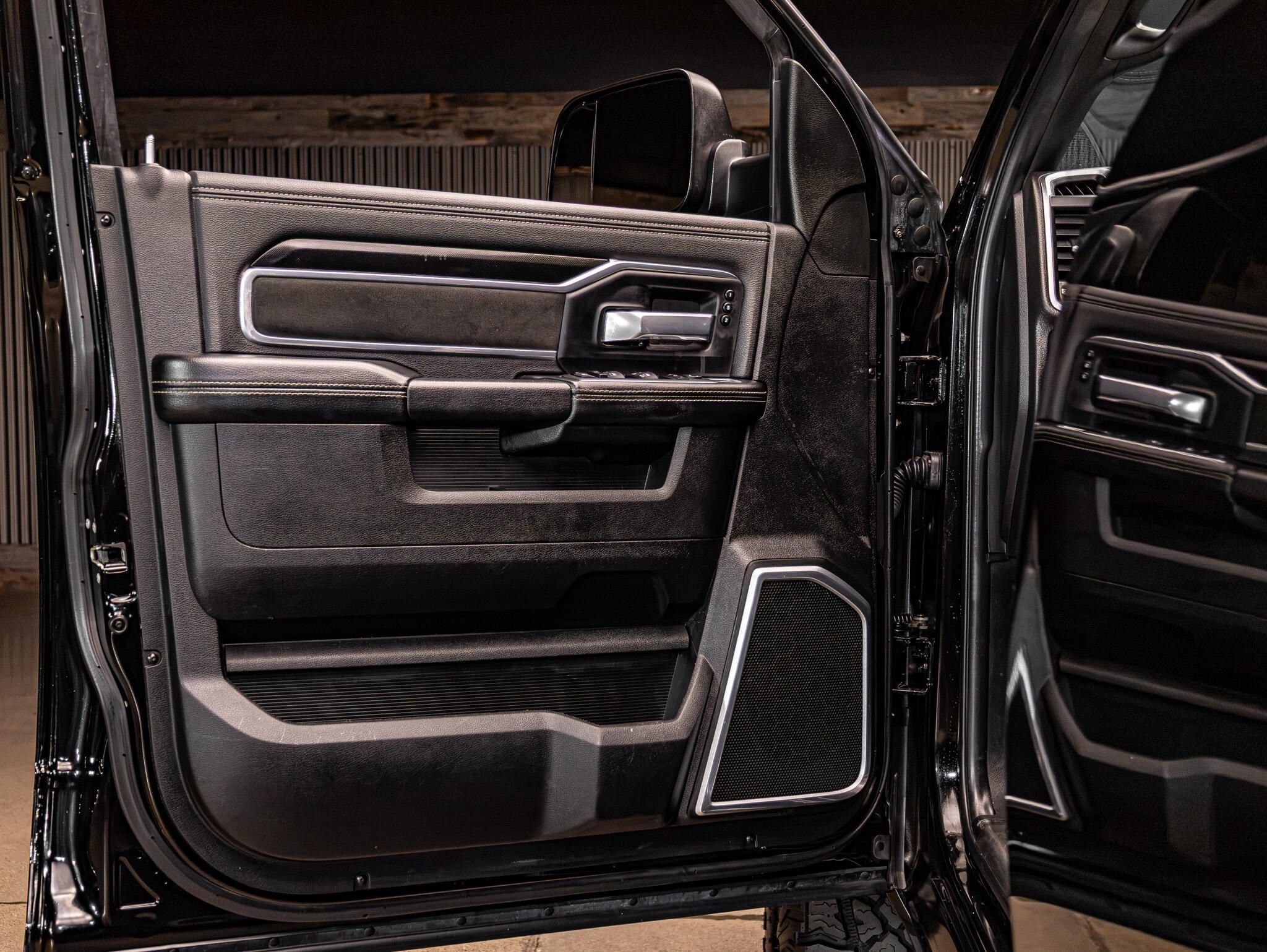 Used 2022 RAM 2500 Laramie w/ Night Edition AWD/4WD image 28