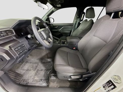 Used 2025 Toyota 4Runner SR5 AWD/4WD image 21