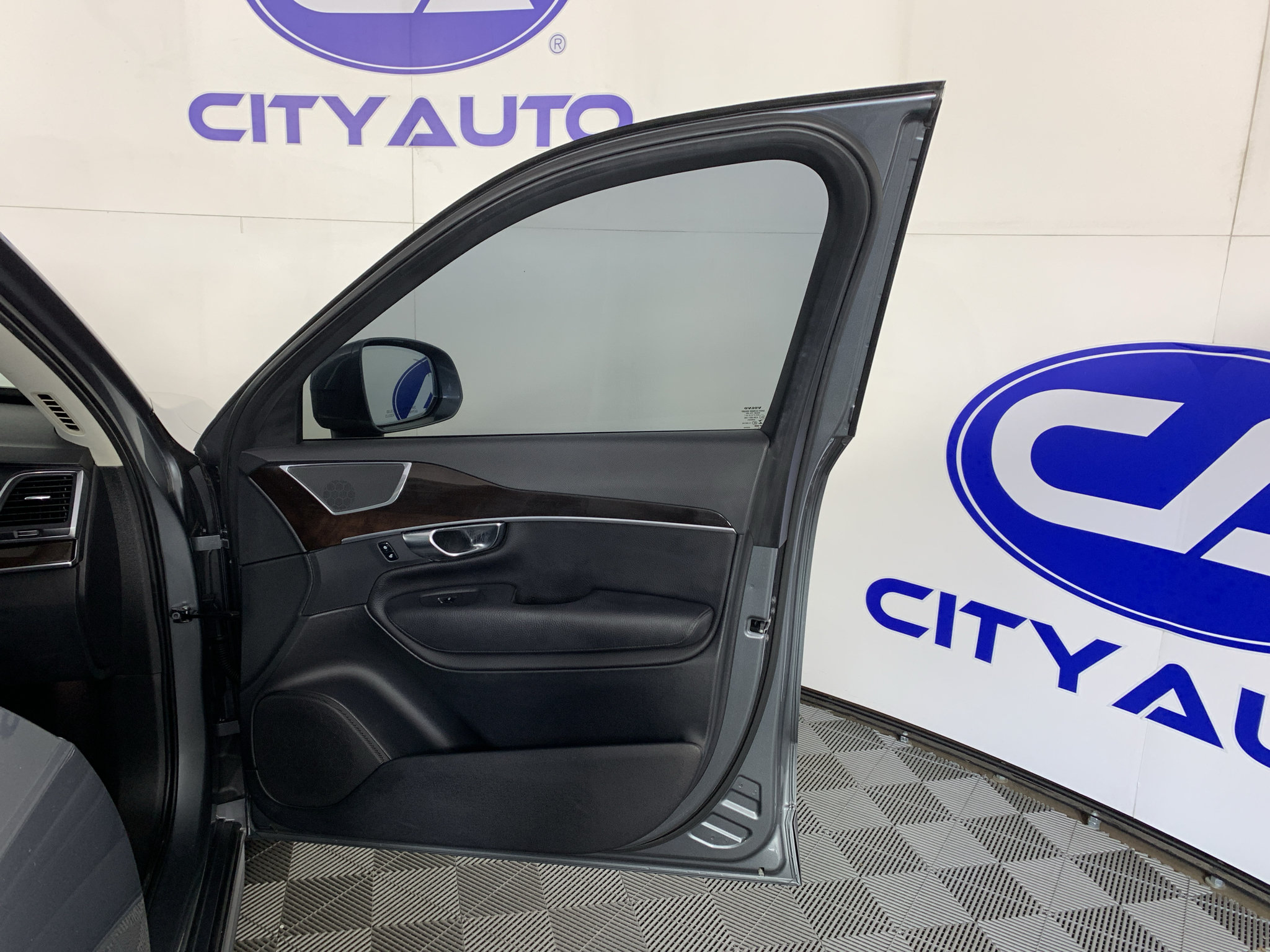 Used 2019 Volvo XC90 T5 Momentum w/ Advanced Package AWD/4WD image 37