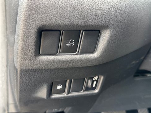 Used 2020 Toyota C-HR XLE FWD image 25