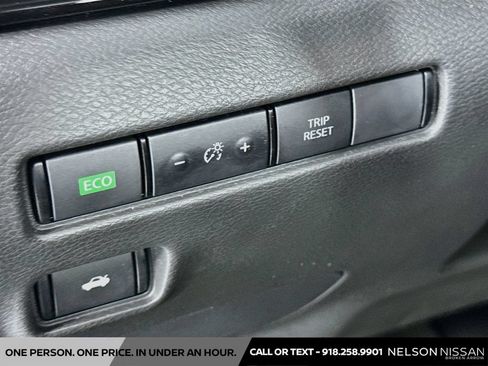 Certified 2025 Nissan Sentra SR FWD image 10