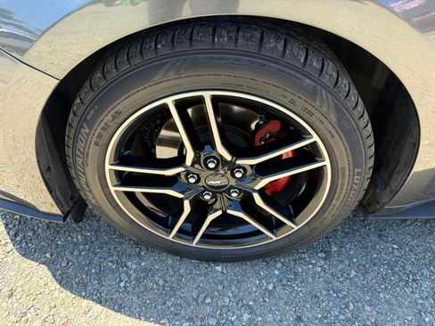 Used 2018 Ford Mustang Coupe RWD image 8