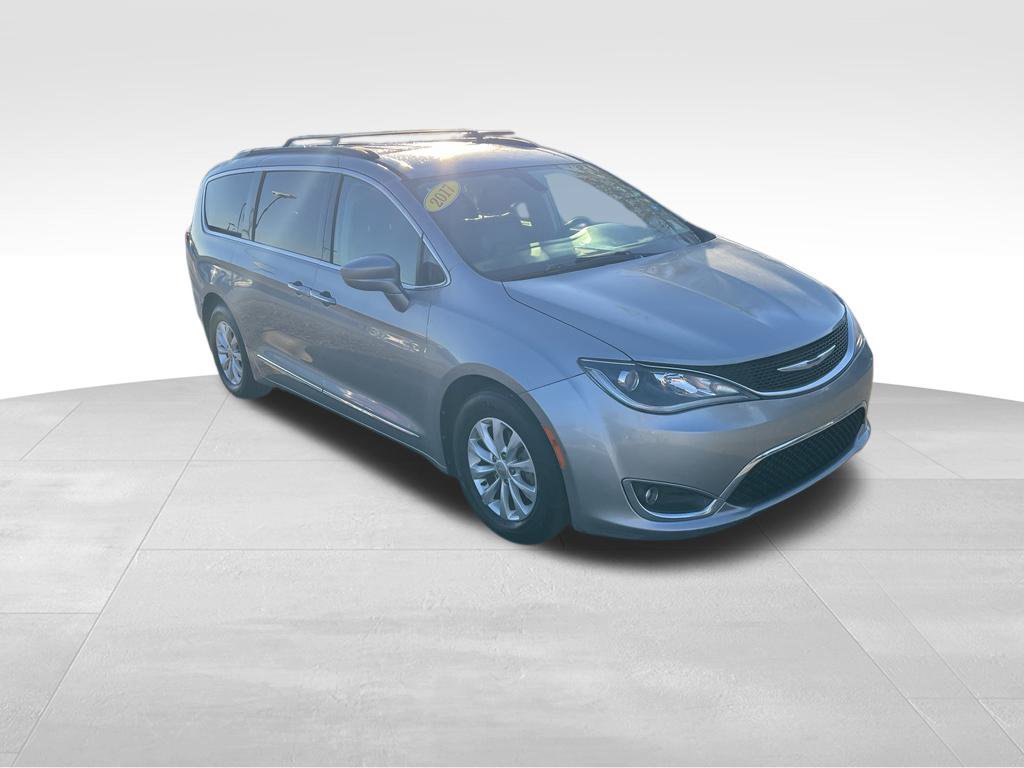 Used 2017 Chrysler Pacifica Touring-L FWD image 8