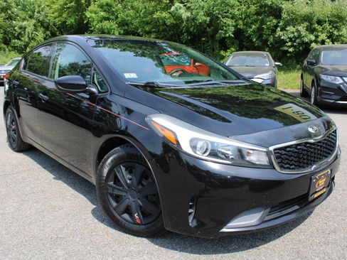 Used 2017 Kia Forte LX FWD image 4