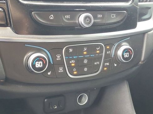 Used 2018 Chevrolet Traverse LT image 26