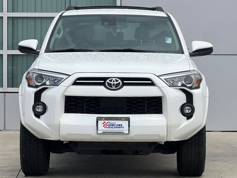 Used 2022 Toyota 4Runner SR5 AWD/4WD image 6