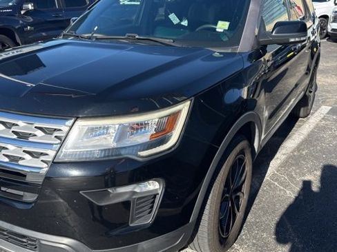 Used 2018 Ford Explorer XLT w/ Equipment Group 201A image 4