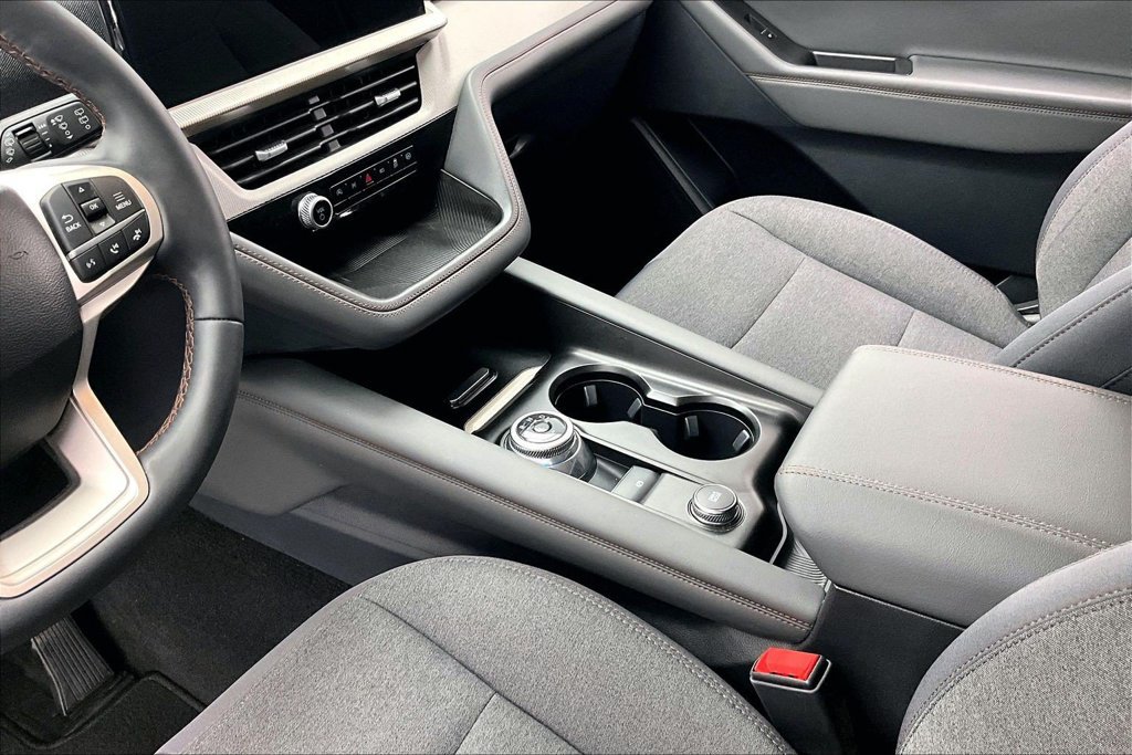 Certified 2025 Ford Explorer Active AWD/4WD image 15