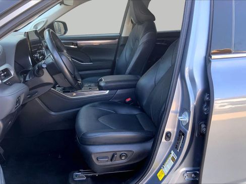 Used 2023 Toyota Highlander Platinum FWD image 8
