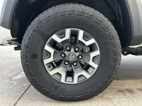 Certified 2023 Toyota Tacoma TRD Off-Road image 12