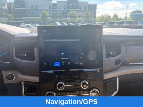 Used 2024 Ford Expedition Limited AWD/4WD image 16