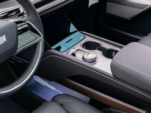 New 2026 Cadillac Vistiq Luxury w/ LPO, Floor Liner Package AWD/4WD image 12