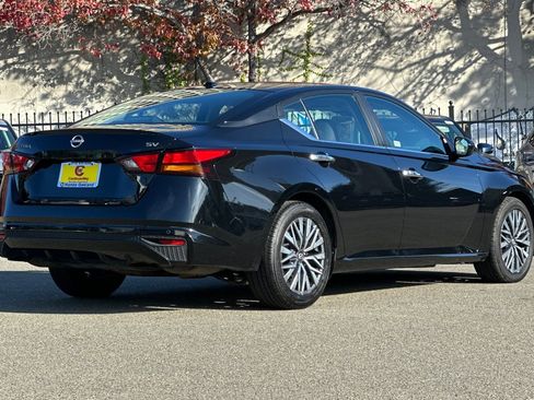 Used 2023 Nissan Altima 2.5 SV image 4