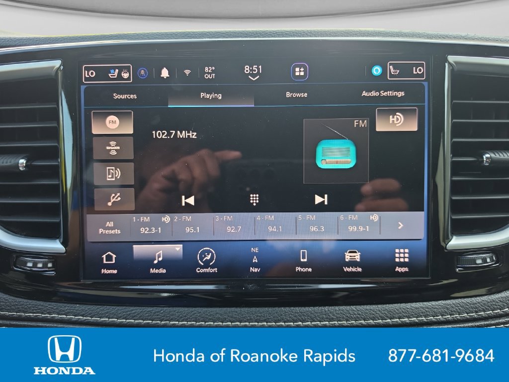 Used 2023 Chrysler Pacifica Limited FWD image 21