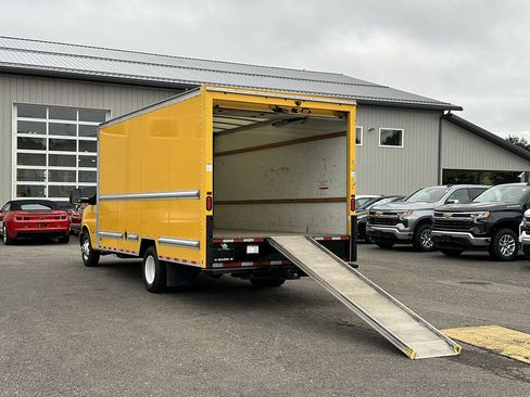 Used 2021 GMC Savana 3500 Extended w/ Power Convenience Package RWD image 16