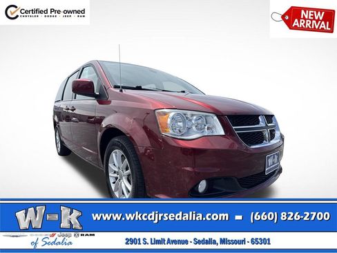 Used 2020 Dodge Grand Caravan SE FWD image 3