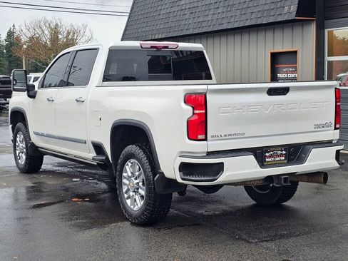 Used 2024 Chevrolet Silverado 3500 High Country w/ High Country Premium Package image 3