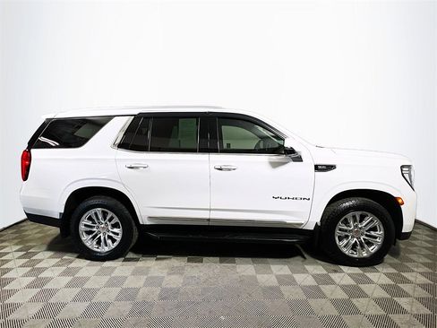 Used 2022 GMC Yukon SLT w/ SLT Premium Package image 9