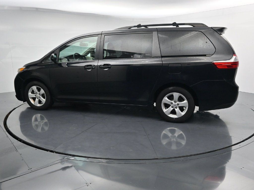 Used 2017 Toyota Sienna LE FWD image 5