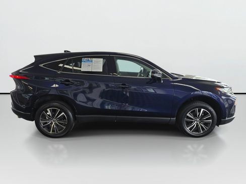 Used 2023 Toyota Venza LE AWD/4WD image 2