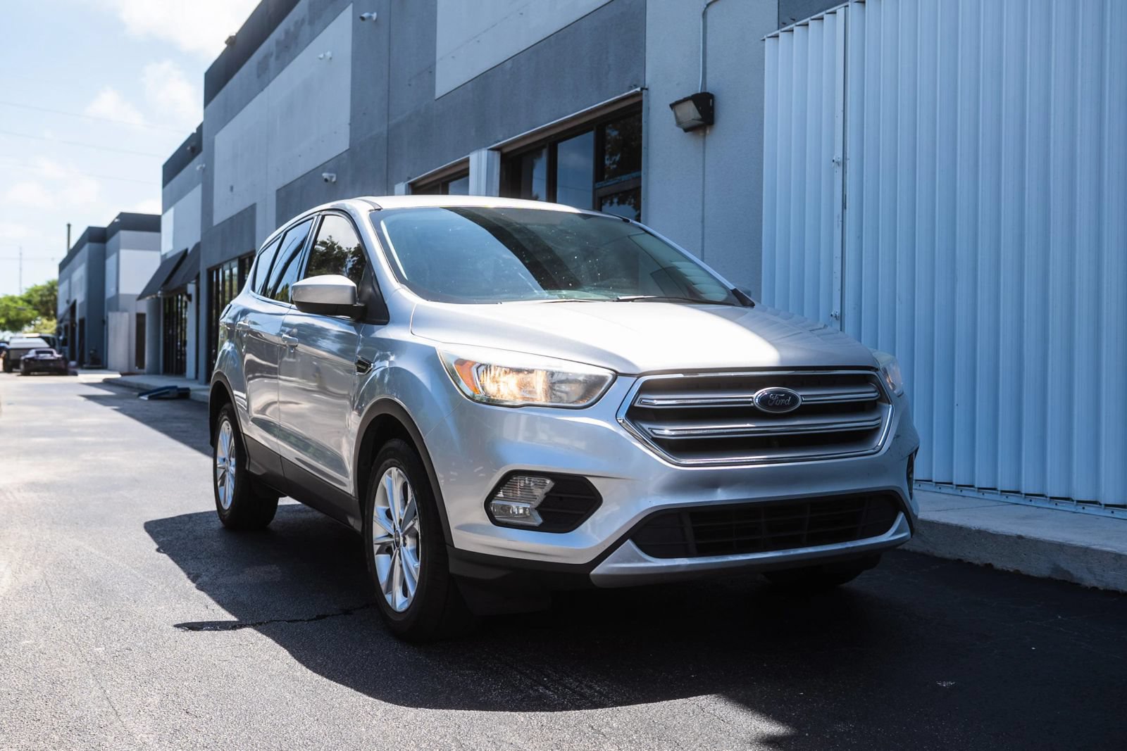 Used 2019 Ford Escape SE FWD image 4