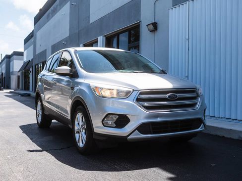 Used 2019 Ford Escape SE FWD image 4