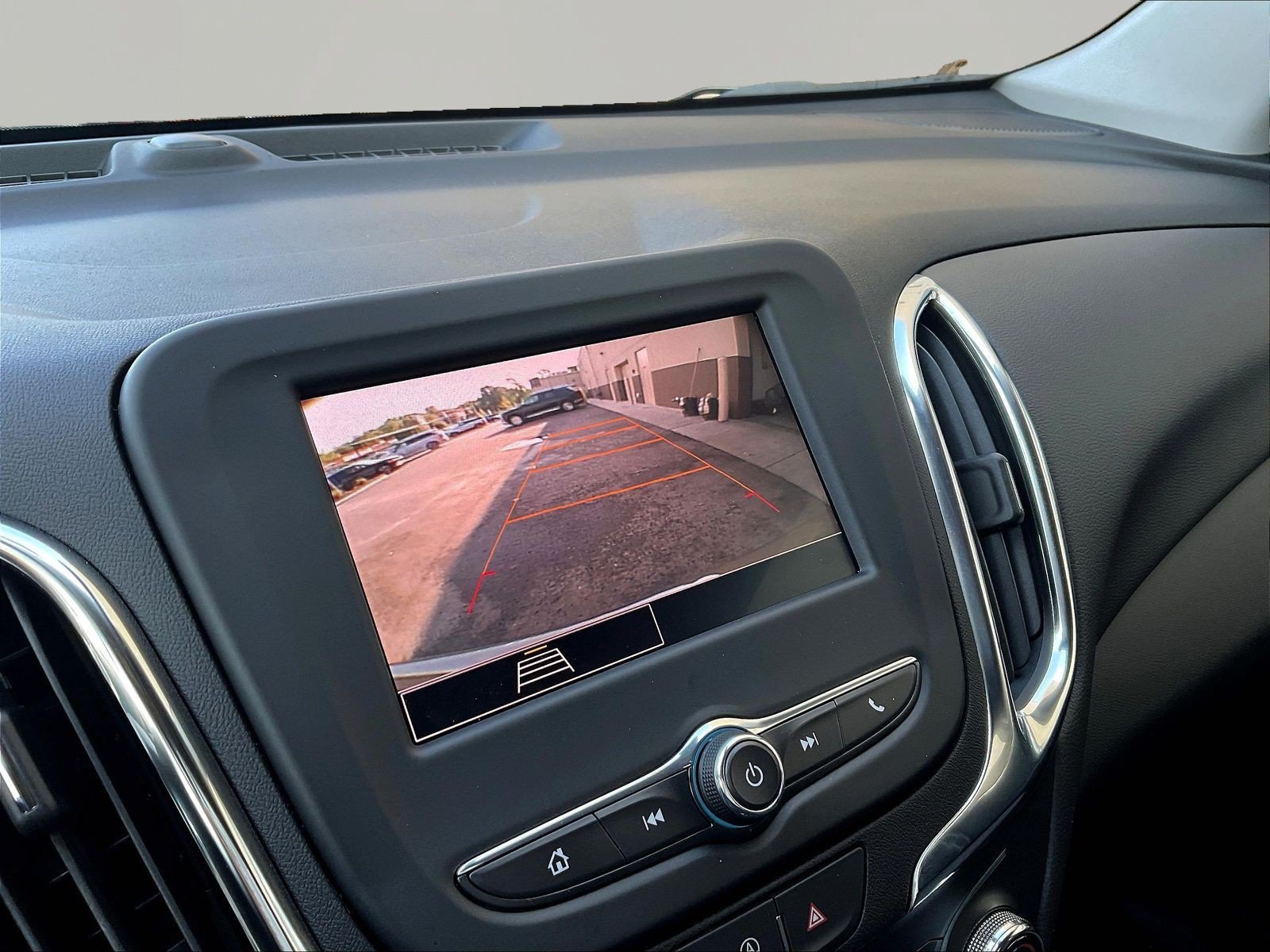 Used 2024 Chevrolet Equinox LT FWD image 14