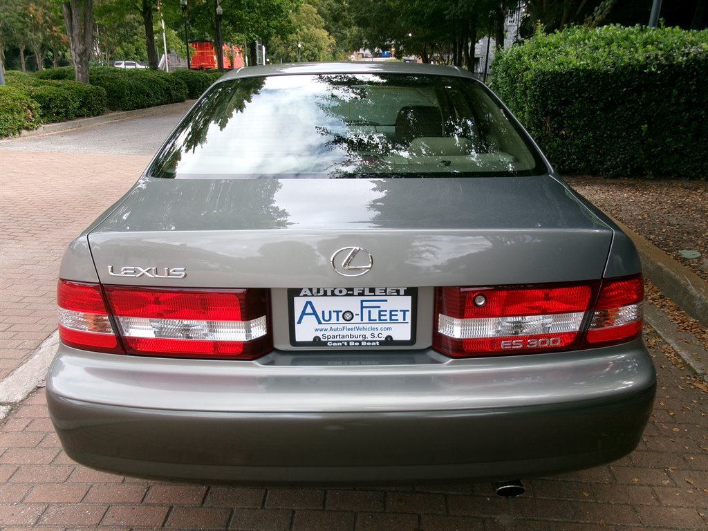 Used 2001 Lexus ES 330 w/ Lexus Value Pkg FWD image 7