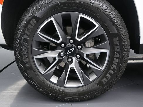 Used 2024 Chevrolet Suburban Z71 w/ Luxury Package image 10