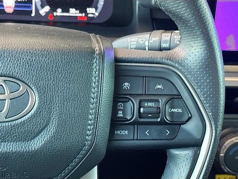 Used 2025 Toyota 4Runner TRD Off-Road Premium AWD/4WD image 12