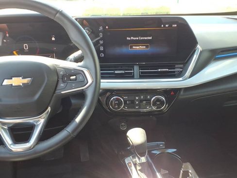 Used 2024 Chevrolet Trax LT w/ Driver Confidence Package FWD image 12