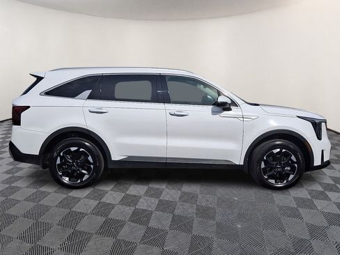 Certified 2025 Kia Sorento S AWD/4WD image 7