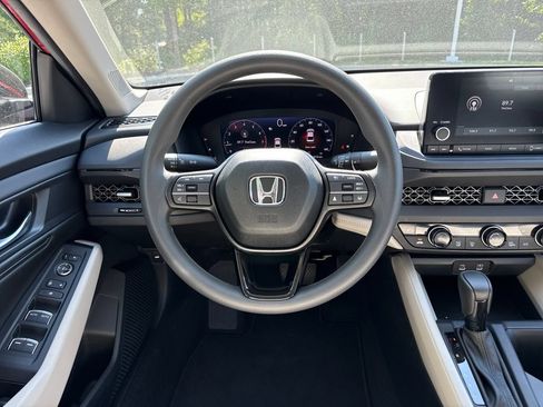 Certified 2025 Honda Accord SE image 21