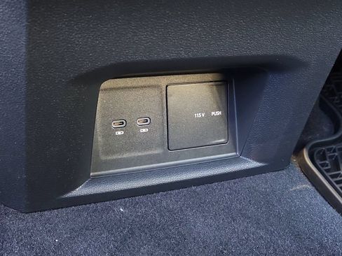 Used 2023 Volkswagen Atlas Cross Sport SE AWD/4WD image 19
