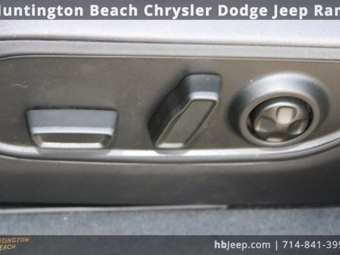 Used 2023 Jeep Grand Cherokee Trailhawk image 40