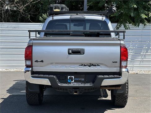 Used 2019 Toyota Tacoma SR5 AWD/4WD image 11