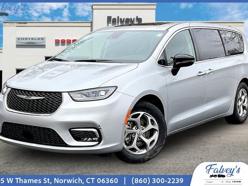 Used 2024 Chrysler Pacifica Limited FWD image 1