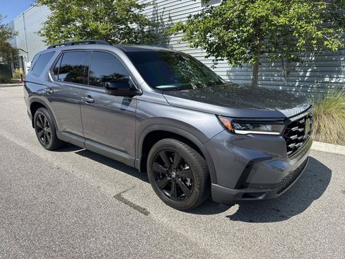 Used 2025 Honda Pilot Black Edition image 4