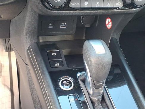 Used 2024 Nissan Kicks SR image 11