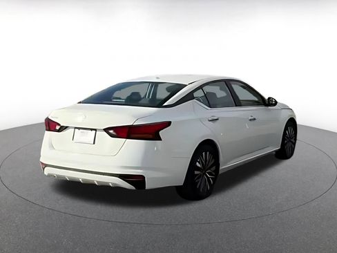 Used 2025 Nissan Altima 2.5 SV FWD image 9