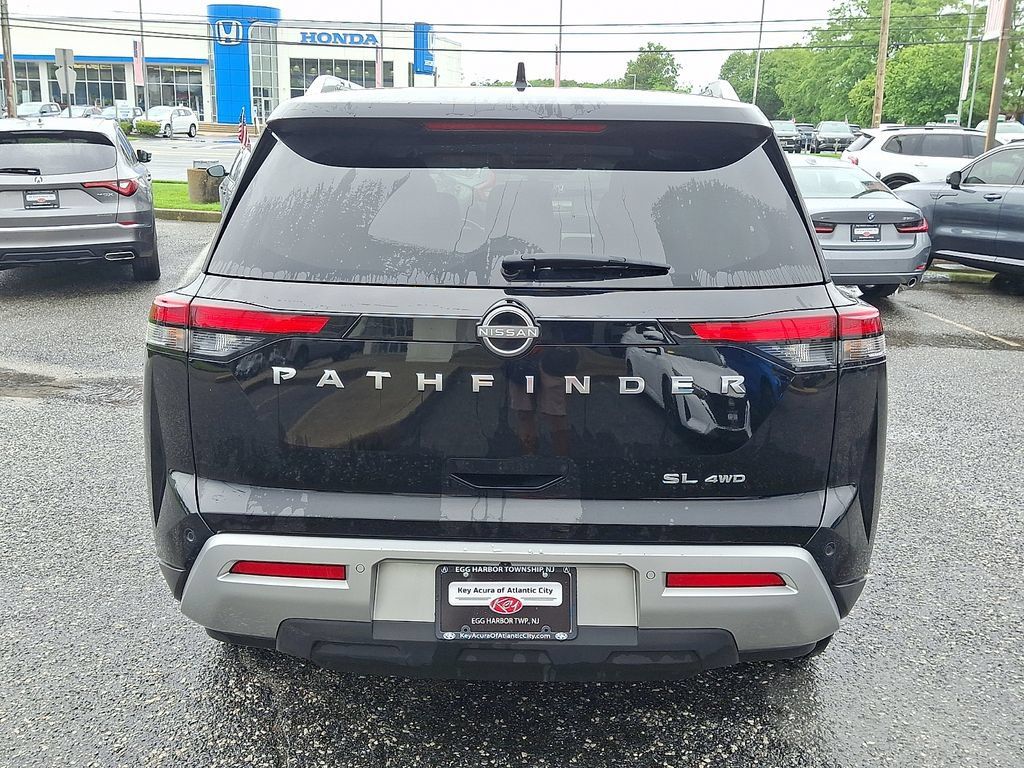 Used 2025 Nissan Pathfinder SL AWD/4WD image 5