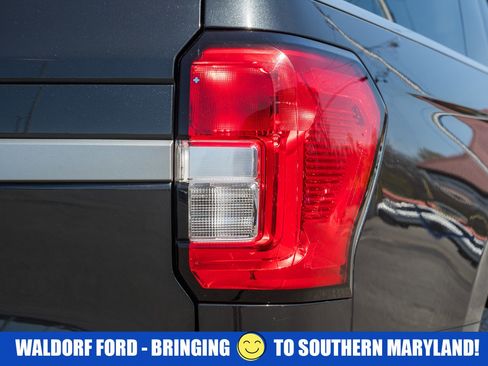 Used 2024 Ford Expedition Max XLT image 7