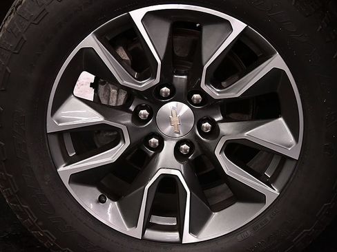 Used 2023 Chevrolet Silverado 1500 LT AWD/4WD image 9